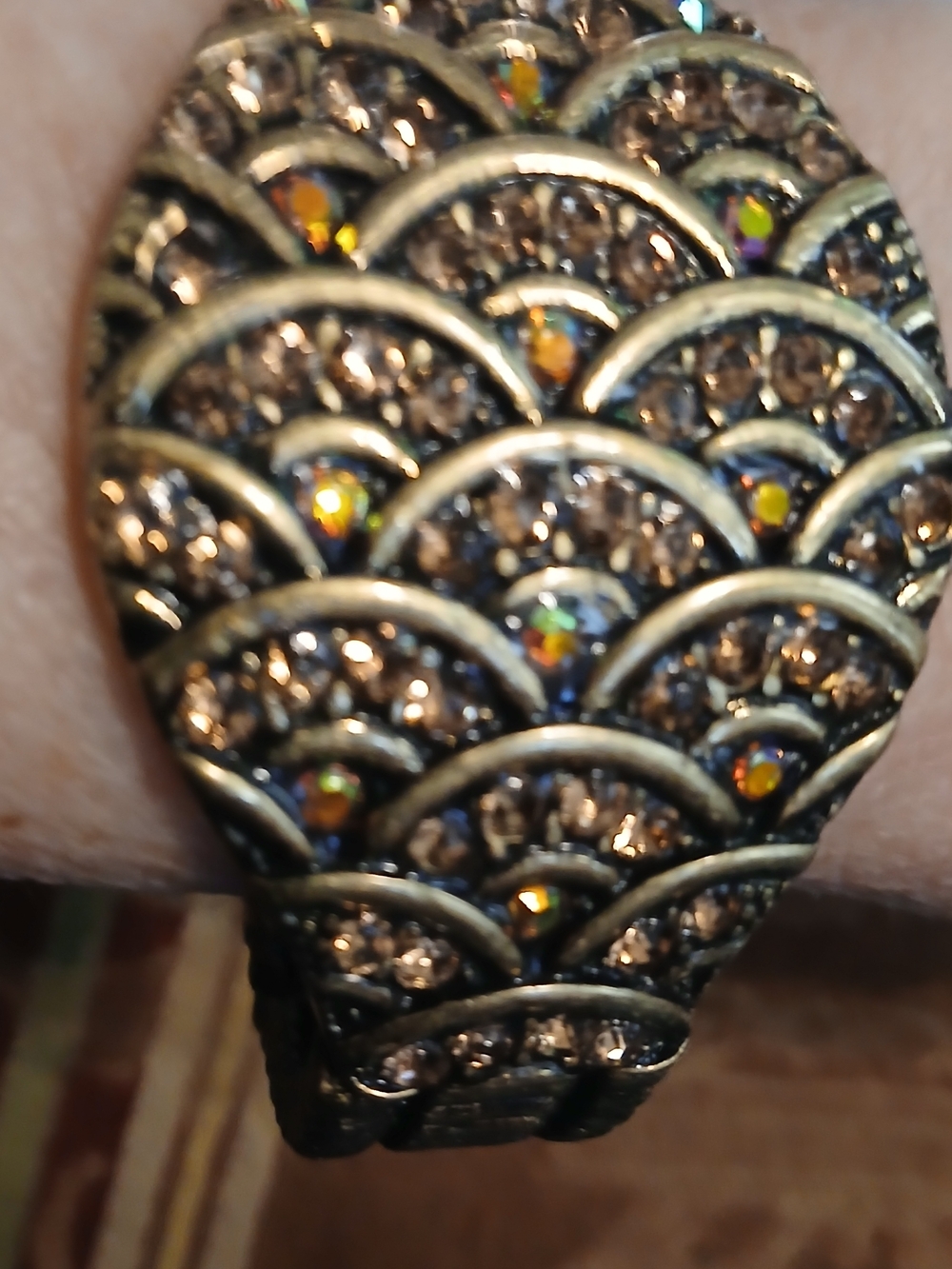 Source Unknown Gold-Tone Scalloped Crystal Bracelet with Amber Accents. Vintage.